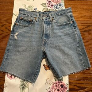Levi 501 cut off shorts